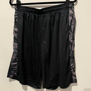 Under Armour Men’s Shorts, Size XL, Smoke-Free Home